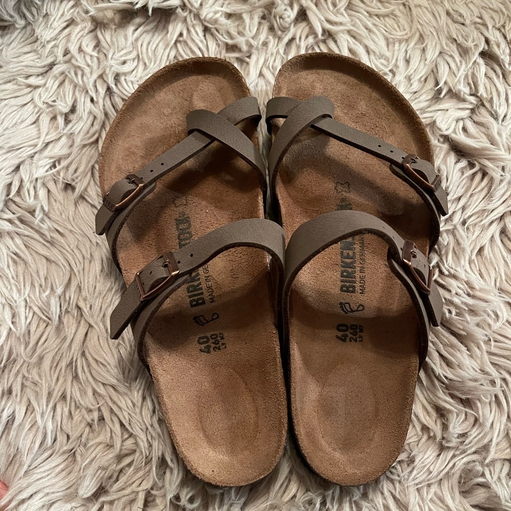 Birkenstock Mayari Mocha Sandal Size 40 like new. Just tried on.